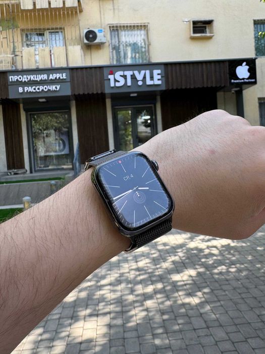 Apple iWatch 7 Series 45 mm Graphite Milanese