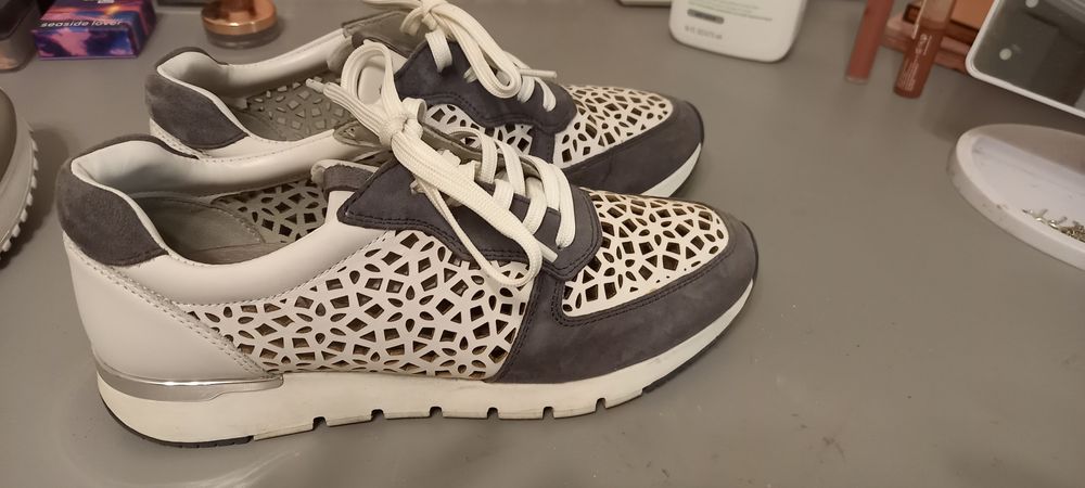 *Caprice* Eстествена кожа