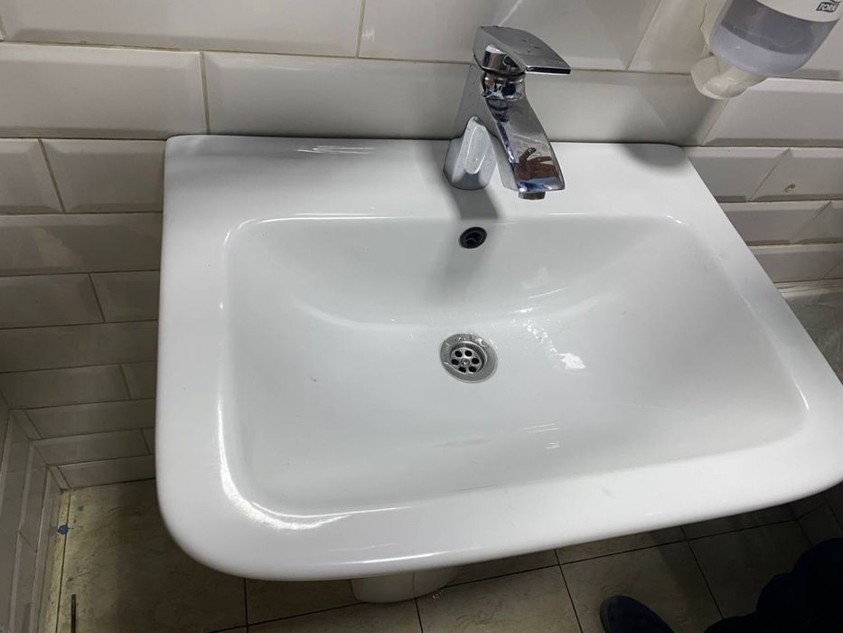 Унитаз и раковина продается срочно