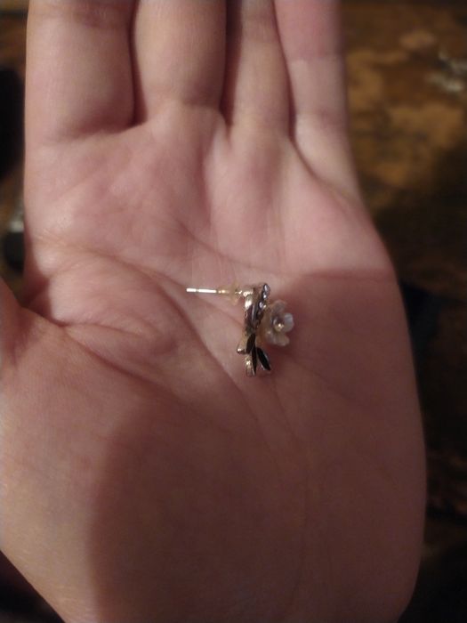 Сережки цветок с камешками