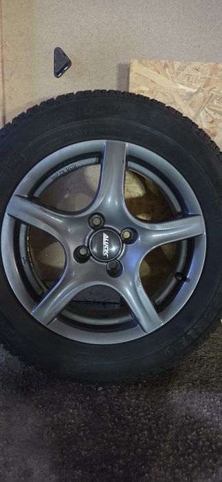 RENAUT ZOE Джанти със зимни гуми 185/65/15 6J ET38 4x100 ЦО60 ДОТ2820