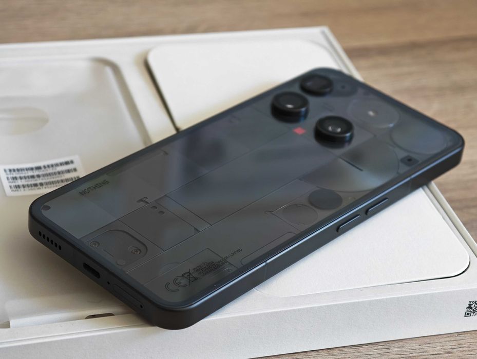 Nothing Phone 3, 12/512GB Black, 4 камери 50MP черен, като нов, гаранция комплект, подходящ за подарък