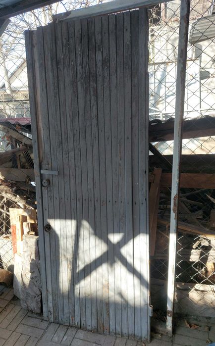 Продам железную дверь