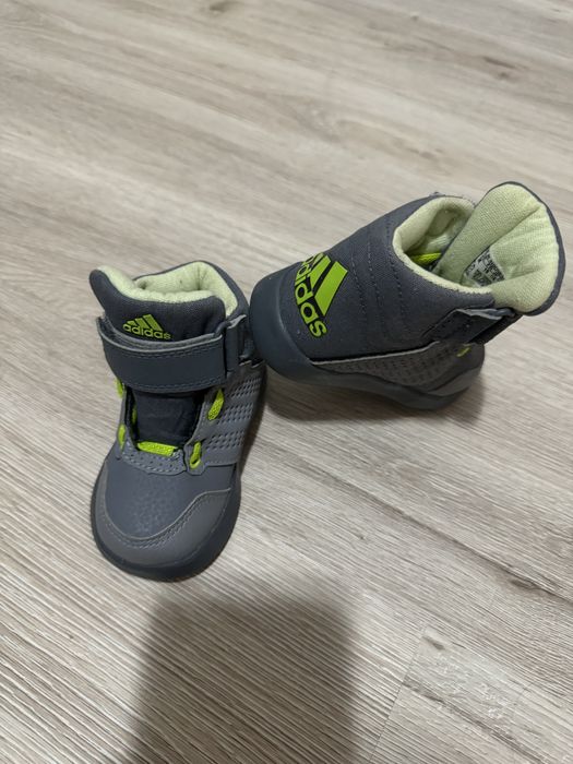 Продам ботинки детские