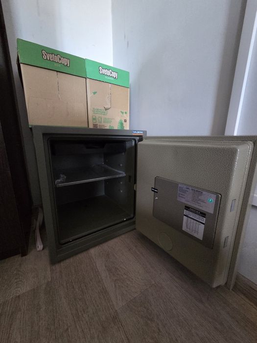 Продается огнестойкий сейф