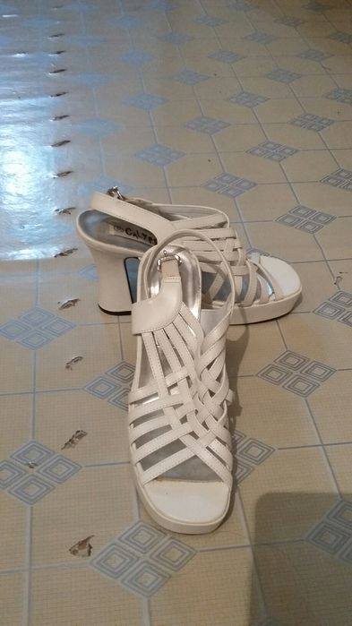 Продам босоножки 39р