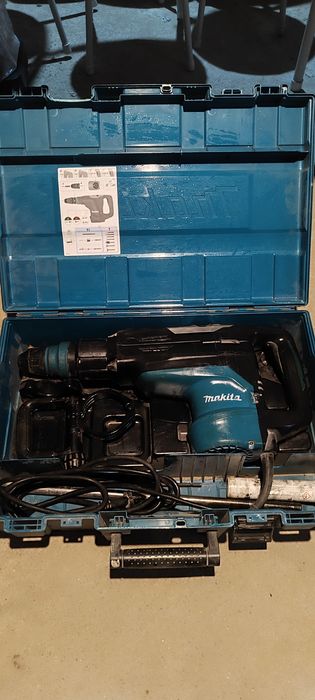 Перфоратор Makita HR5202C