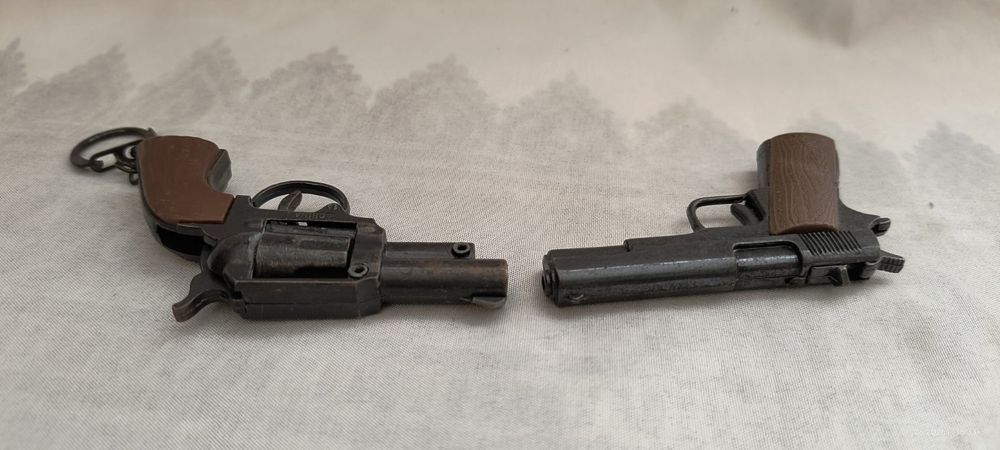 Метални пистолети с капси Colt   и 72 бр.капси