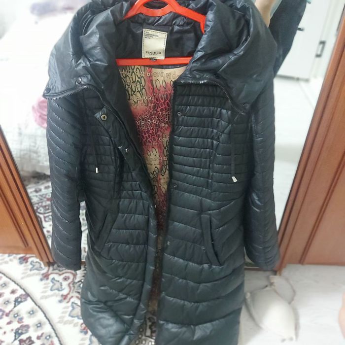 Qishga qalin kurtka sotiladi 300000ming razmeri L