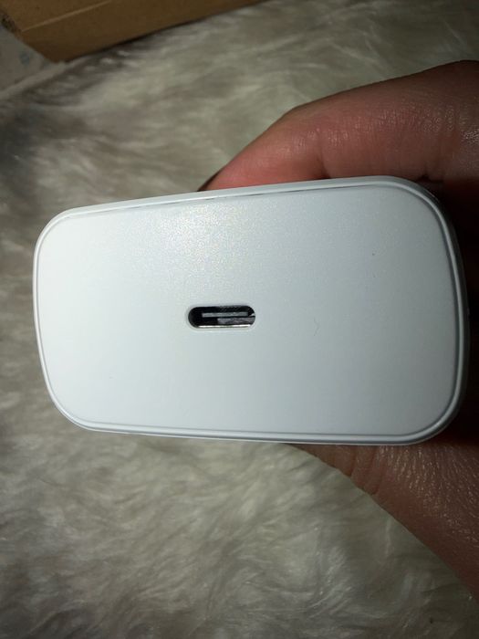 Зарядно и кейс за IPhone