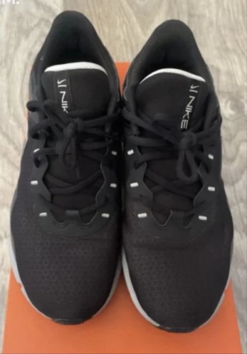 Маратонки Nike legend essential 2