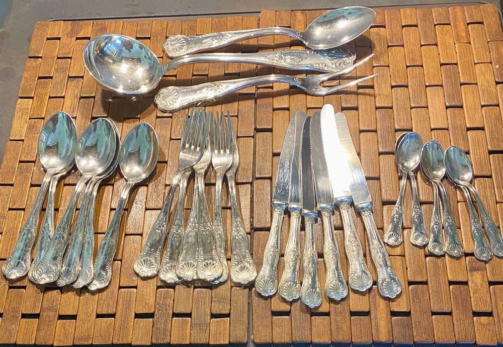 #0011# Прибори за хранене за 6 души. Италия. Неръж стомана/посребрена.