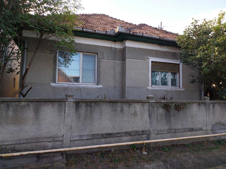 Casă de vânzare in comuna Apahida, zona Triunghiul CFR, cu teren  generos de 1.318 mp, ocupabilă imediat