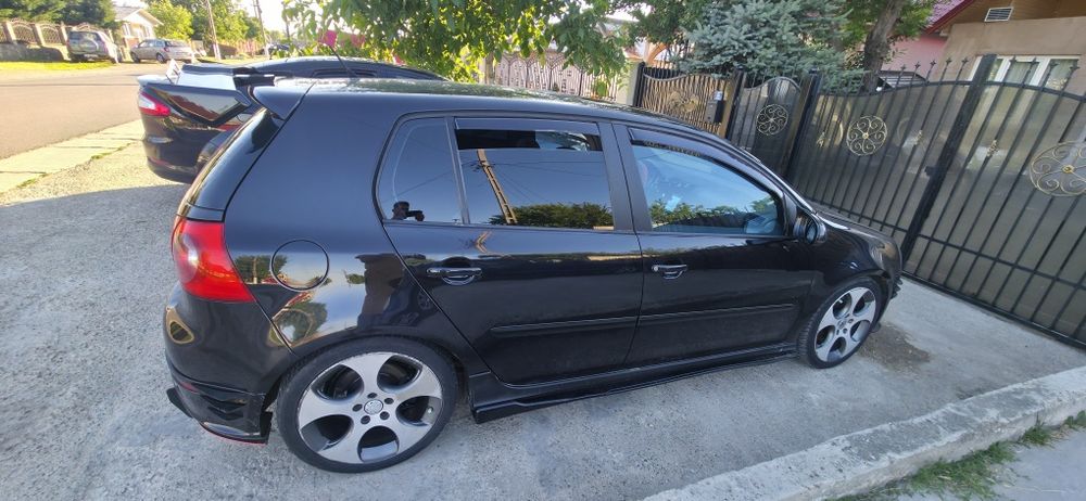 Vând golf 5 GTI .