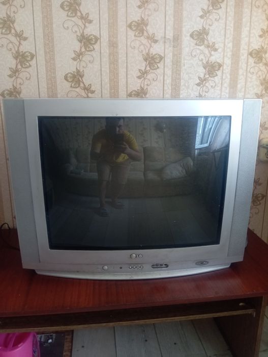 Продам телевизор