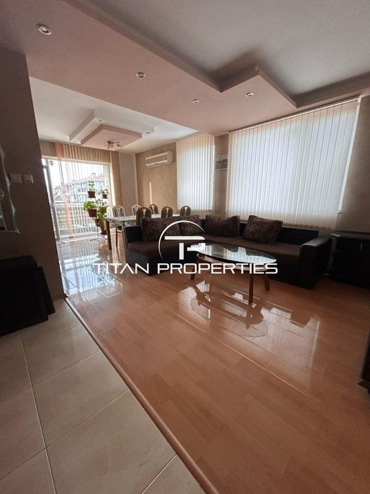 Дава се под наем Тристаен апартамент в Пловдив, Кючук Париж - 120 кв.м за 714 € - Снимка #1