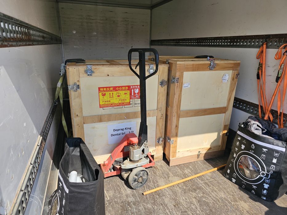 Transport mutari debarasari manipulare obiecte grele duba cu lift