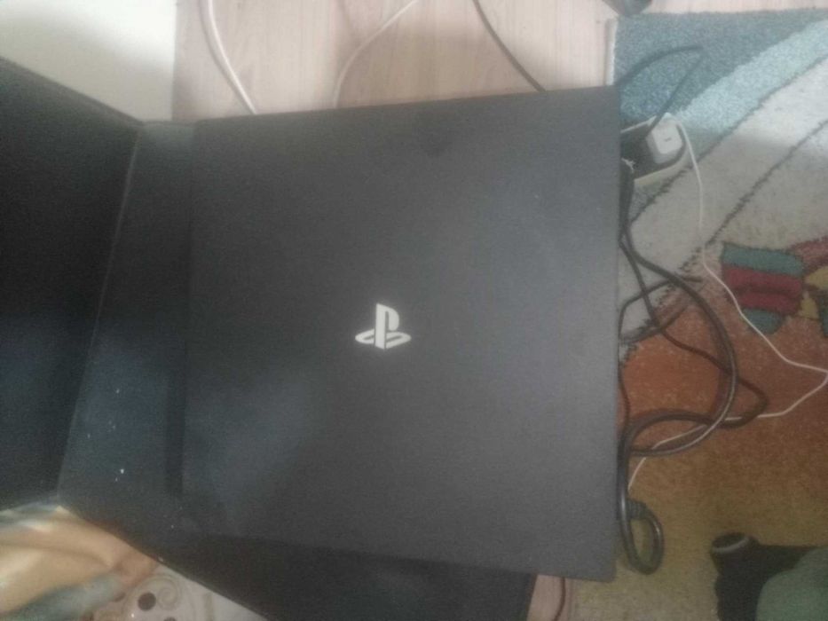 PS4 Pro-като нов+3 игри