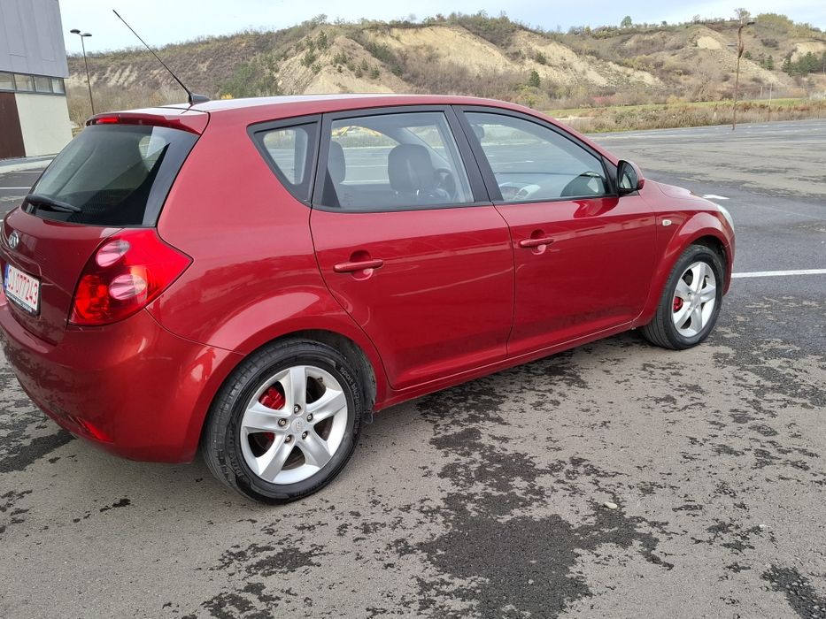 Kia ceed an 2008 1.6 benzina transport gratis  Germania climatronic je