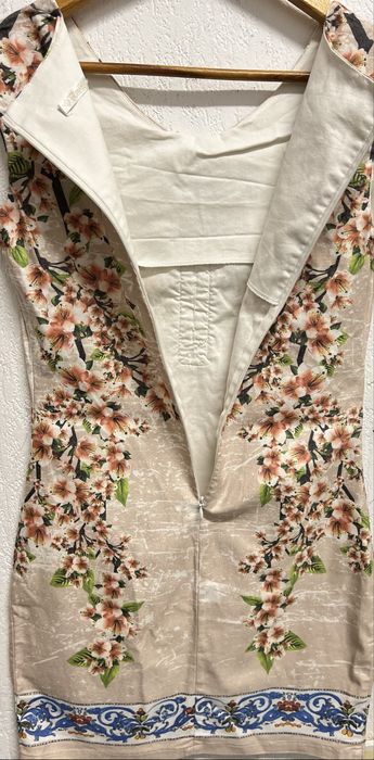 Рокля на цветя. …