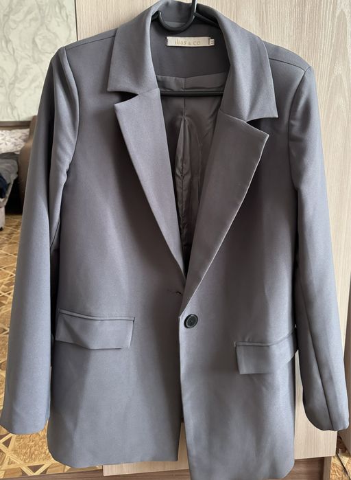 Серый пиджак женский