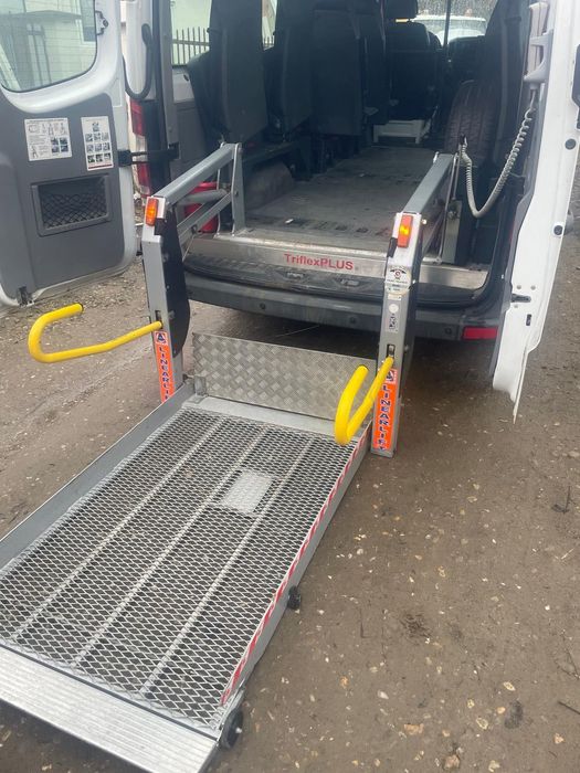 Vând rampă cu acționare electrică pentru microbuz