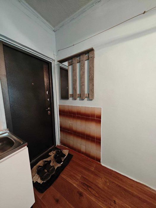 Продается за НАЛИЧНЫЕ, есть навес для машины.