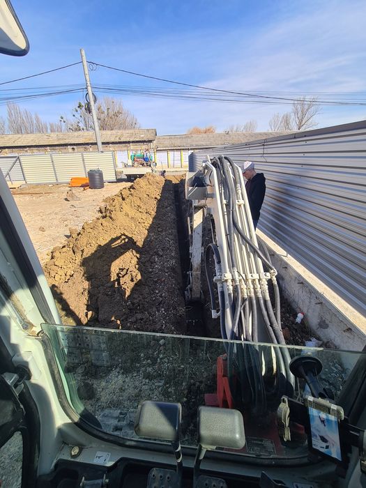 Miniexcavator miniîncarcator bobcat cilindru compactor piatra drumuri