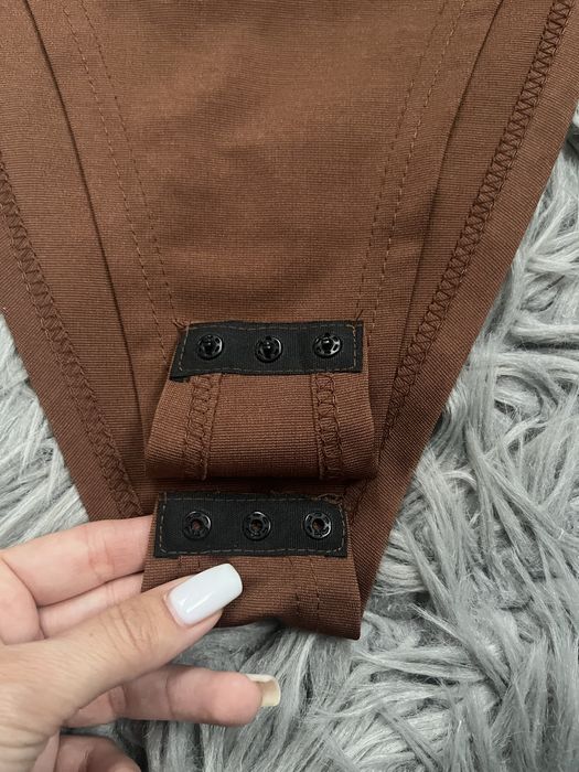 V-образно боди SHEIN