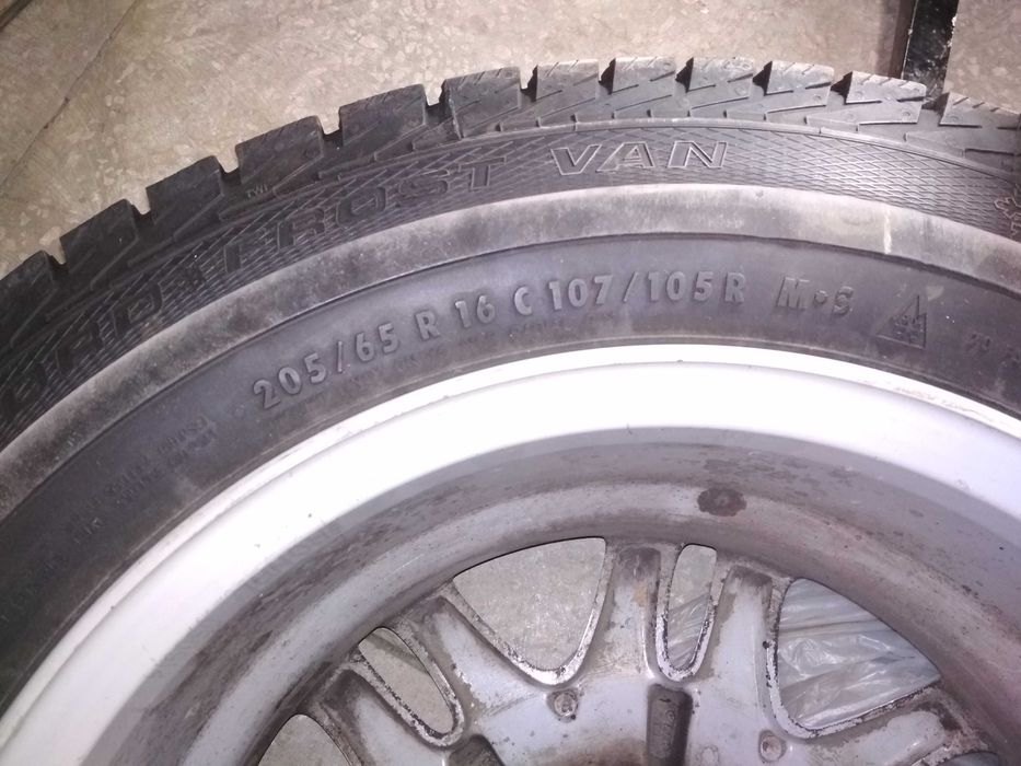 Автошины зимние ,"Gislaved" , с дисками ,на "Мерседесы" , шипы.