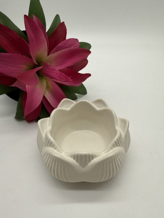 «Лотос» из гипса