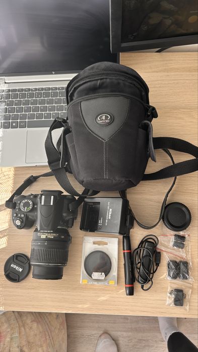 Nikon D3100 с китов обектив и аксесоари