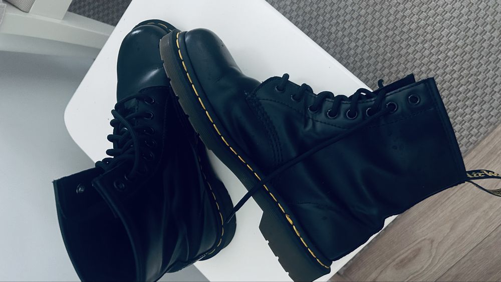 Dr. Martens Номер 39 боти