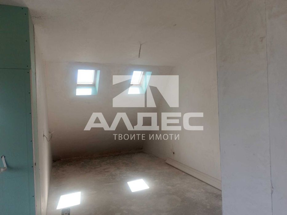 Продава се чисто нов тристаен ап. в Банишора!