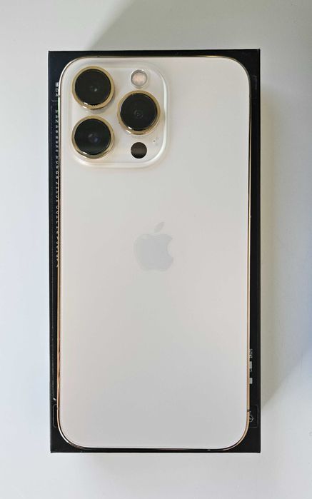 iPhone 13 Pro Gold 128GB – Impecabil (fără zgârieturi) + încărcător complet + 7 huse cadou