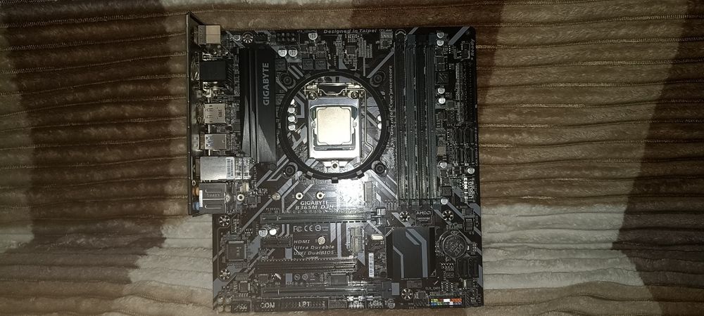 Комплект GIGABYTE B365M D3H + Intel Core i5-8600
