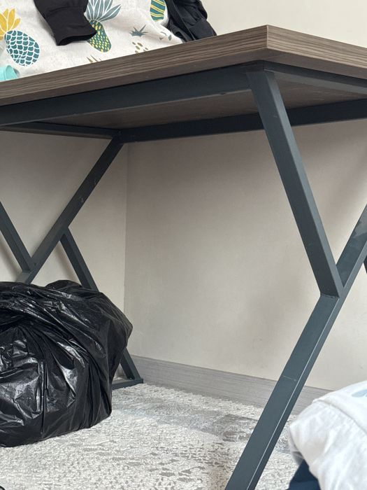 Обеденный стол новый