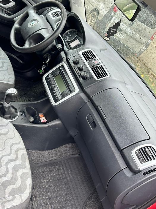 Vând Skoda Fabia