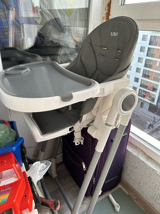 Детский стульчик для кормления ребенка