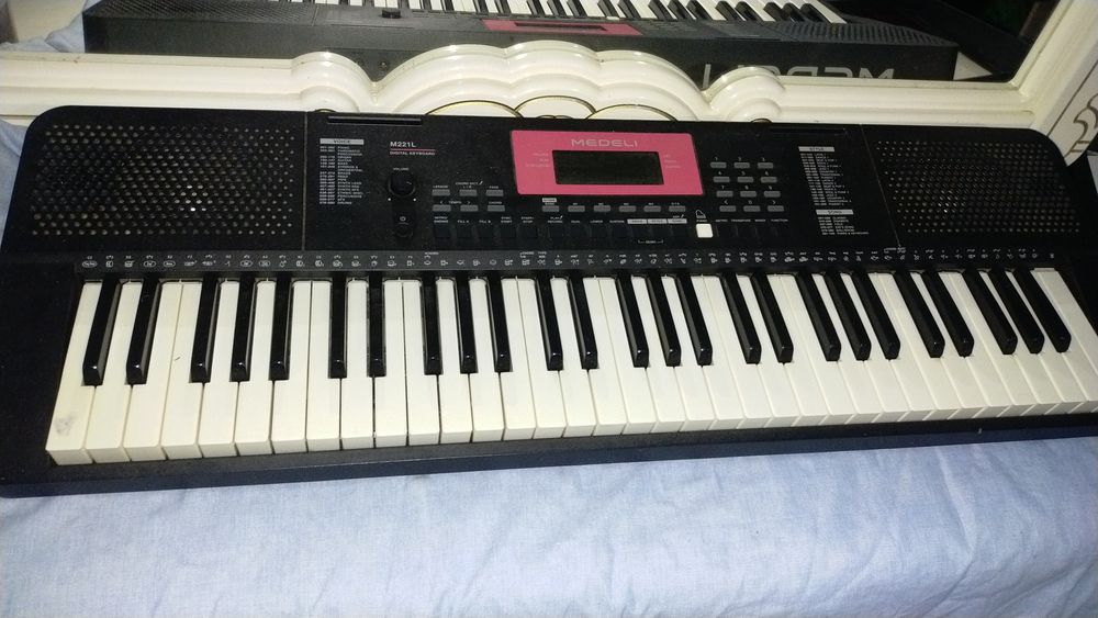 Синтезатор Medeli M2211L 61 клавиша
