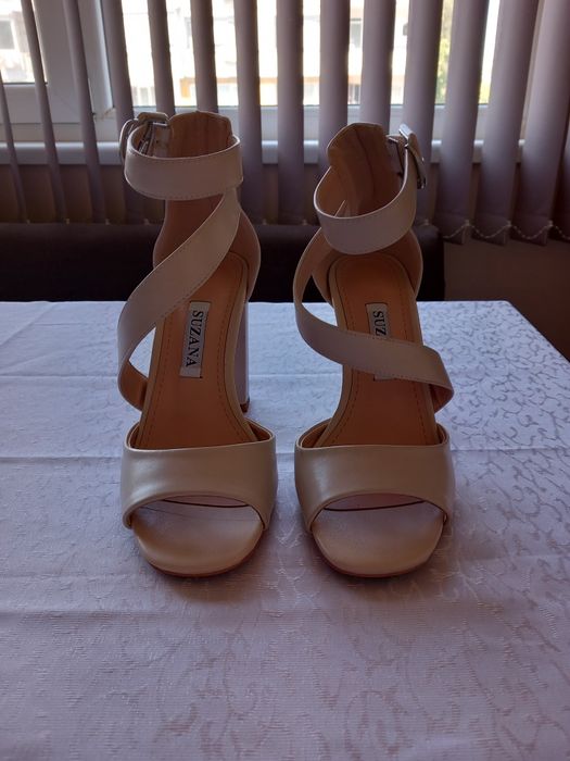 Дамски сандали на ток