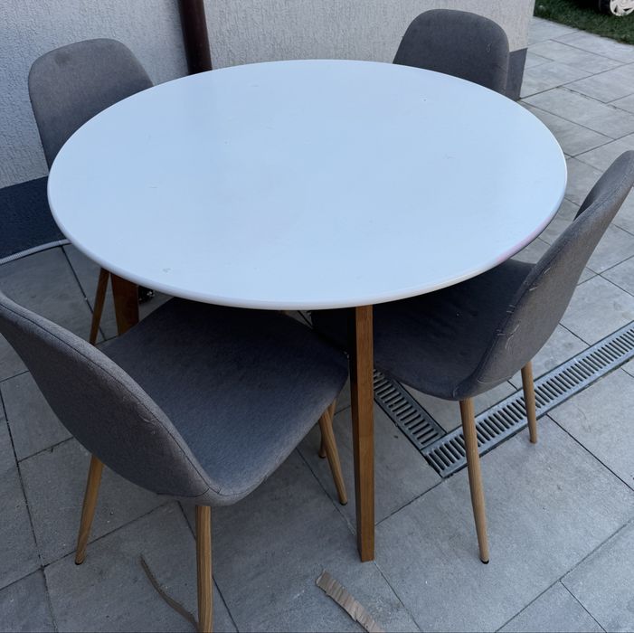 Masa rotunda + 4 scaune