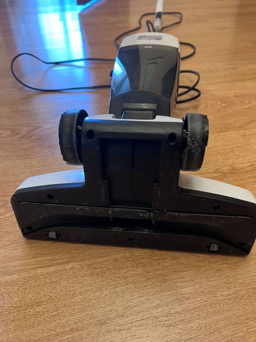 Пылесос вертикальныи.