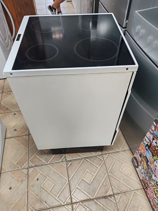 Свободно стояща печка с керамичен плот Voss Electrolux  с 2 години гаранция!