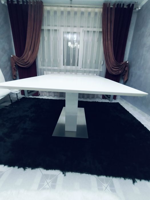 De vânzare masă extensibilă+8 scaune.