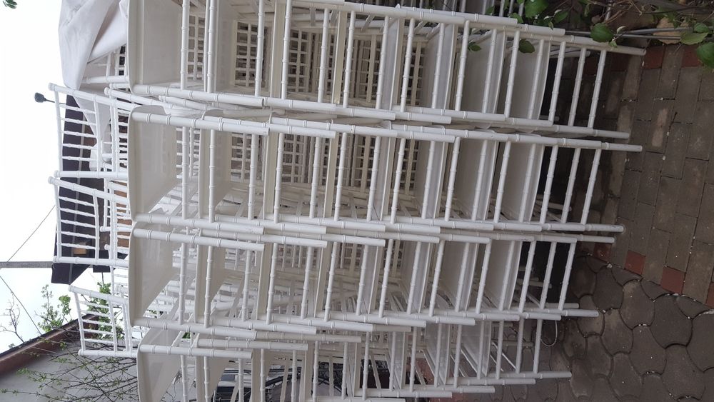 Scaune si mese de inchiriat