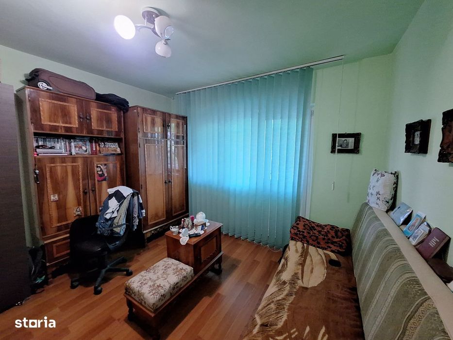 Oportunitate! Apartament 3 camere - decomandat - etaj 3 - Aradului