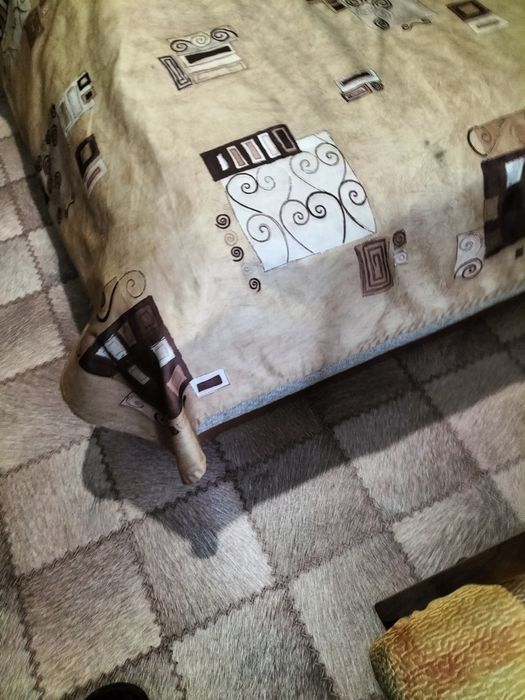 Двуспальная кровать