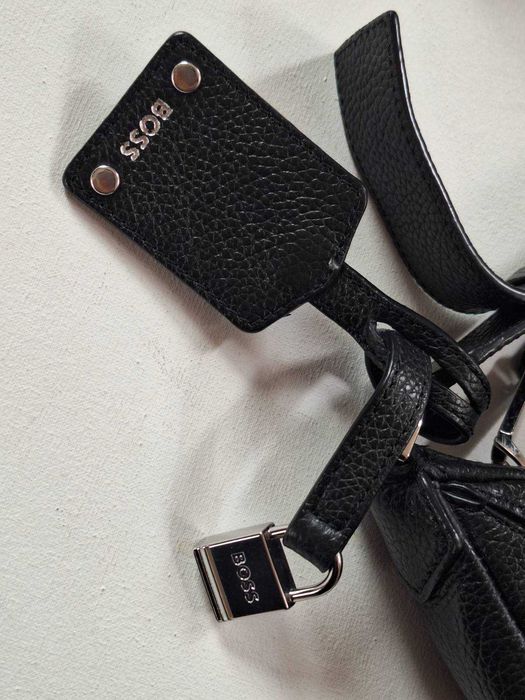 Hugo Boss оригинална чанта от естествена кожа