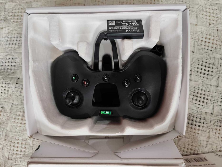 Хибриден дрон Parrot Swing с контролер Flypad като нов